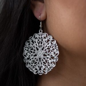 Paparazzi Ocean Paradise White Earrings